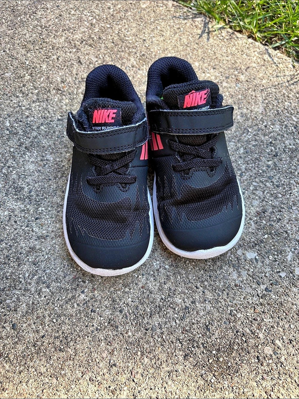Nike Team Hustle D 10 Kids Sneakers US 8C Black Pink